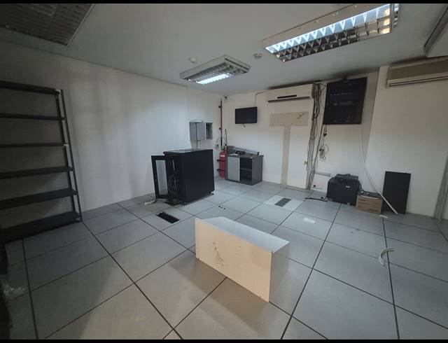 196M² OFFICE TO LET IN WOODMEAD